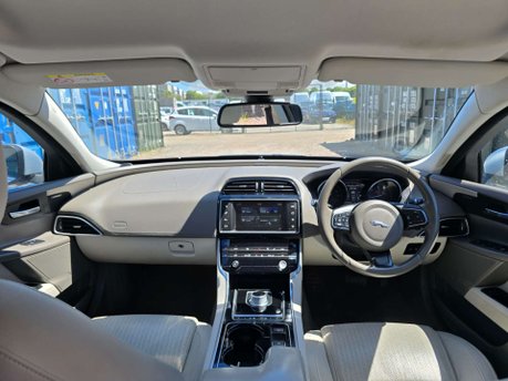 Jaguar XE 2.0d Portfolio Saloon 4dr Diesel Auto Euro 6 (s/s) (163 ps) 6
