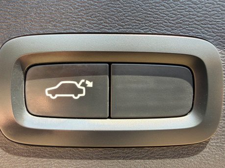 Volvo XC40 2.0 D4 Inscription Pro Auto AWD Euro 6 (s/s) 5dr 27