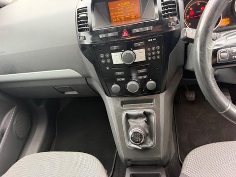 Vauxhall Zafira 1.7 CDTi ecoFLEX Design Euro 5 5dr (SNav) 11