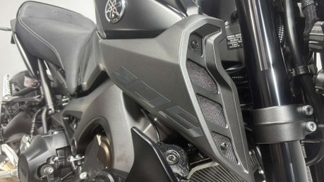 Yamaha MT-09 ABS 2020 ONLY 8K 2 OWNER AKRAPOVIC QUICKSHIFTER FSH 900CC NAKED 23