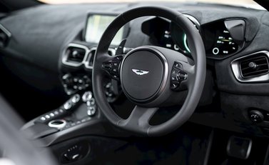 Aston Martin V8 Vantage 11