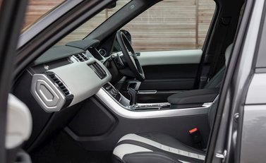 Land Rover Range Rover Sport 5.0 SVR 16