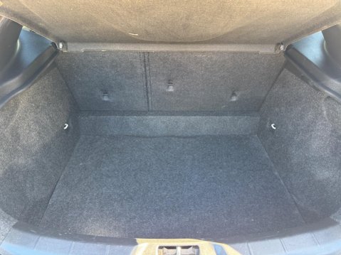 Volvo V40 2.0 T2 R-Design Euro 6 (s/s) 5dr 31