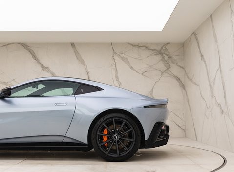 Aston Martin V8 Vantage 23