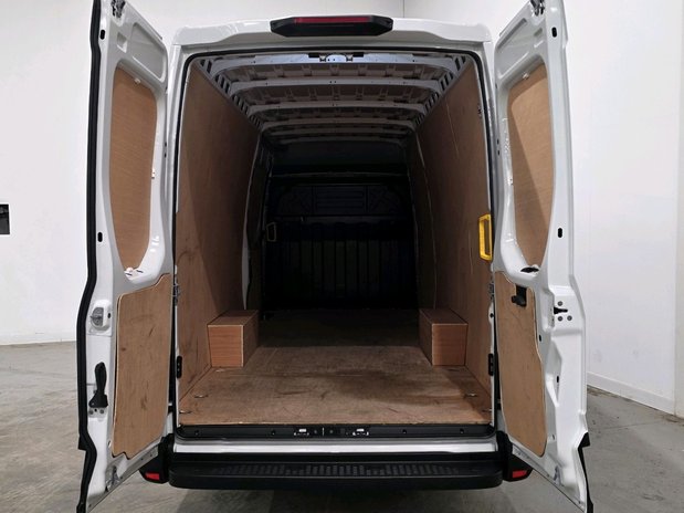 Iveco Daily Daily 35C14 Diesel 2.3 High Roof Business Van 4100L WB Hi-Matic 10