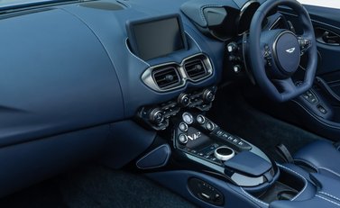 Aston Martin V12 Vantage ROADSTER 22