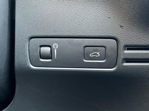 Volvo XC40 B4 R-DESIGN PRO MHEV 41