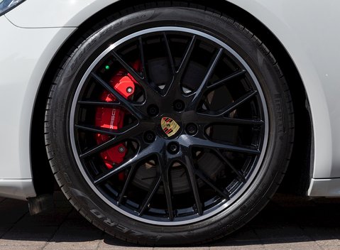 Porsche Panamera Turbo Sport Turismo 10