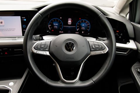 Volkswagen Golf LIFE TSI 14
