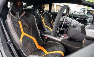 Lamborghini Huracan LP640-4 Performante 12