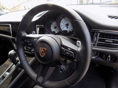 Porsche Macan 2.0T PDK 4WD SUV 53