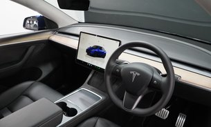 Tesla Model Y PERFORMANCE One Owner GROK AI Deep Blue Metallic 21" Uberturbines VAT Q 2