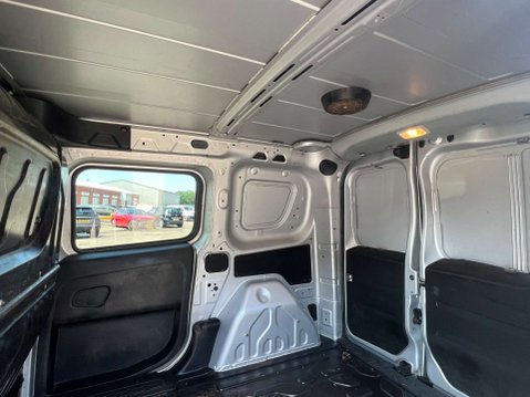 Vauxhall Combo 1.2 Combo 2000 Sportive CDTi - NATIONAL DELIVERY* 38