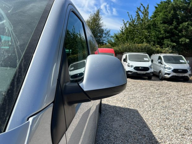 Volkswagen Transporter Crew Cab AUTO SWB L1H1 Low Roof T32 Highline Air Con NO VAT 18