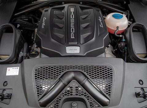 Porsche Macan Turbo 29