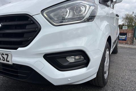 Ford Transit Custom 320 L1 Trend 130 ps Panel Van - Air Con / Twin Side Loading Doors 23