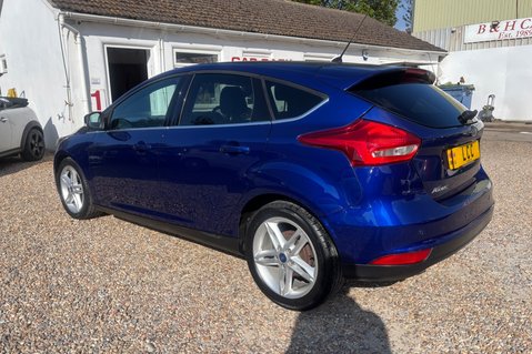 Ford Focus ZETEC 125BHP…1 PREVIOUS OWNER.. 8 MAIN DEALER SERVICES.. SAT NAV..BLUETOOTH 26
