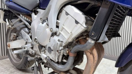 Yamaha FZ 2004 HIGH MILEAGE COMMUTER BIKE / PARTS BIKE 600CC 12