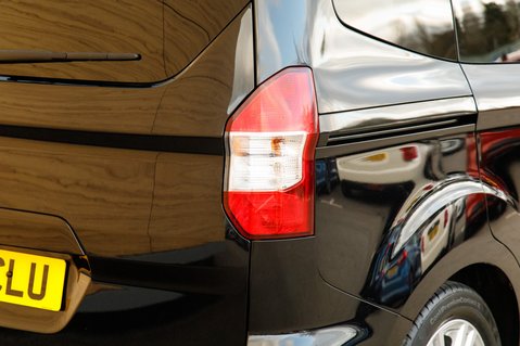 Ford Tourneo Courier TITANIUM 9