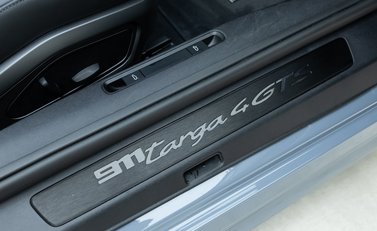 Porsche 911 Targa 4 GTS (992) 24