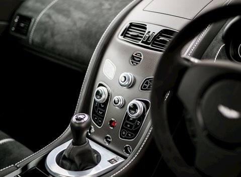 Aston Martin V12 Vantage S 15