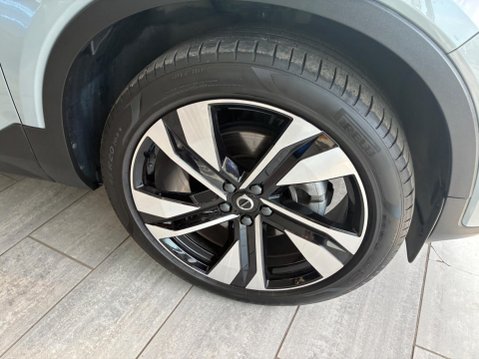 Volvo XC40 2.0 B4 MHEV Ultra Bright DCT Auto Euro 6 (s/s) 5dr 10