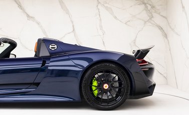 Porsche 918 Spyder Weissach 37