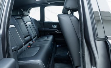 Rolls-Royce Cullinan Black Badge 18