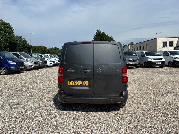 Vauxhall Vivaro SWB L1H1 Low Roof Sportive 2700 Air Con Sensors EURO 6 NO VAT 7