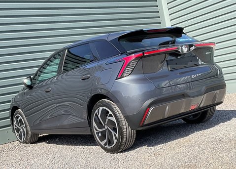 MG MG4 EV 64kWh PREMIUM LONG RANGE 14