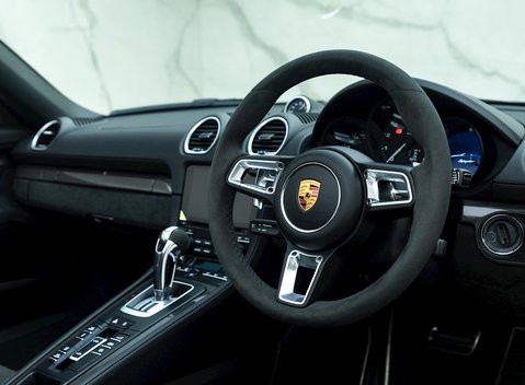 Porsche 718 Boxster Spyder 12