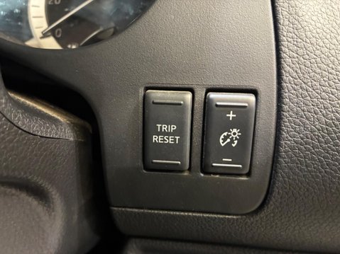 Nissan Navara 2.3 dCi Tekna 4WD Euro 6 (s/s) 4dr 35