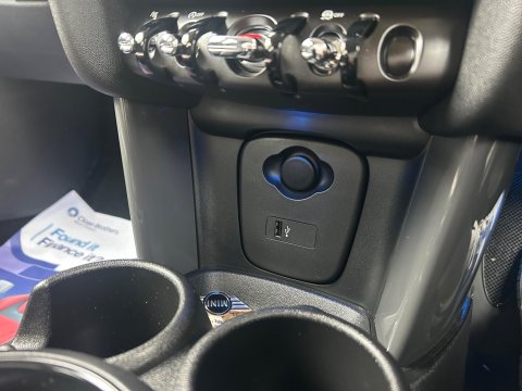 Mini Hatch 1.5 Cooper Classic Steptronic Euro 6 (s/s) 5dr 27