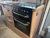 Elddis Majestic 254 2 Belt|4 Berth|Transverse Island Bed|Kitchen|Bathroom|Large Fridge Freezer 16