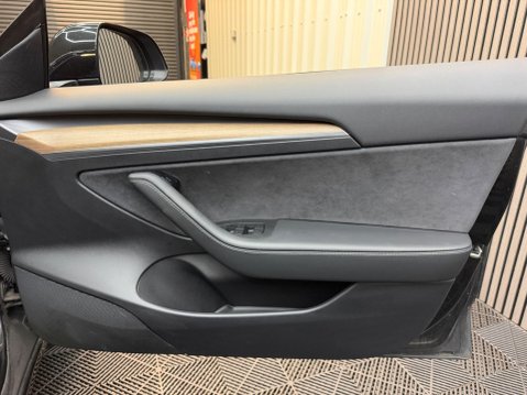 Tesla Model 3 Standard Range Plus Auto RWD 4dr 31
