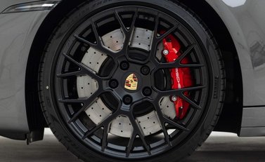 Porsche 911 Targa 4 GTS (992) 18