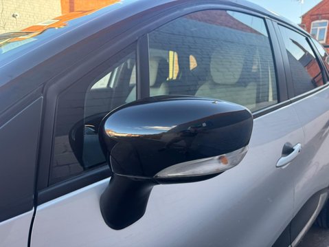 Renault Captur 0.9 TCe ENERGY Iconic Euro 6 (s/s) 5dr 35