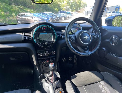 Mini Hatch 1.5 Cooper Sport 3dr 18