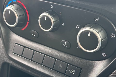 Iveco Daily 35S14V Hi-Matic Panel Van - Air Con / Auto / Car Play 18