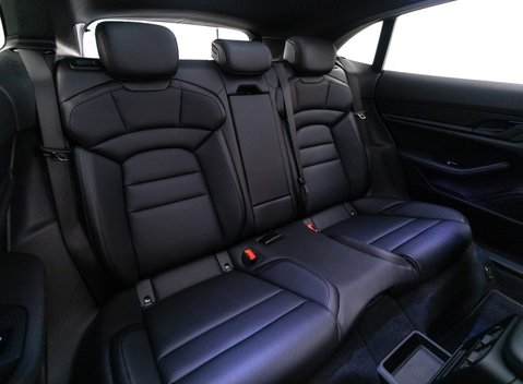 Porsche Taycan 4 CROSS TURISMO 8