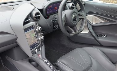 McLaren 720S Luxury 31