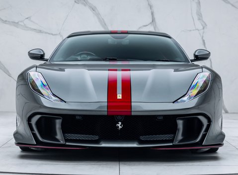 Ferrari 812 Competizione 4