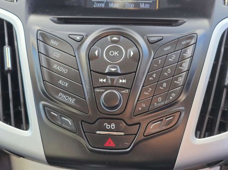Ford Focus 1.6 Zetec Navigator Hatchback 5dr Petrol Powershift Euro 5 (125 ps) 31