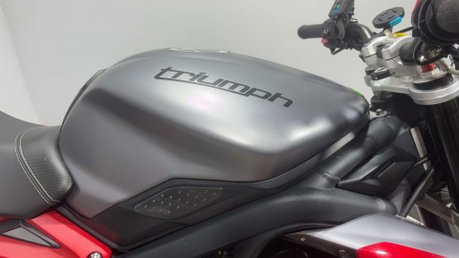 Triumph Street Triple R 2014 ONLY 15K NEW MOT ARROW EXHAUST VERY CLEAN NAKED 43