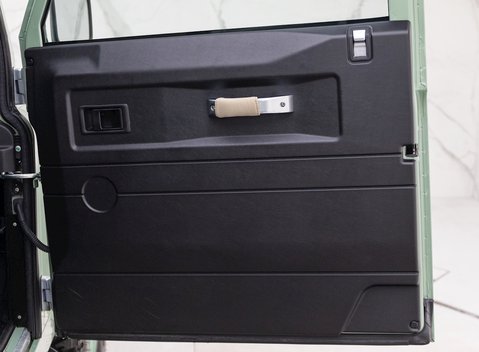 Land Rover Defender 90 Heritage Hard Top 18