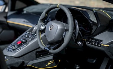 Lamborghini Aventador SV LP750-4 Roadster 13