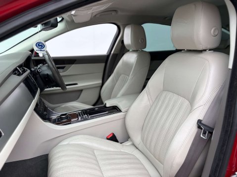 Jaguar XF 2.0 XF Portfolio D Auto 4dr 54