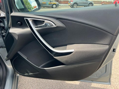 Vauxhall Astra 1.4 16v SRi Euro 5 5dr 28