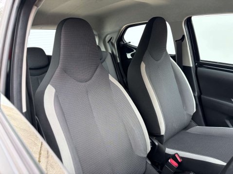 Toyota Aygo 1.0 Aygo X-Play TSS VVT-i CVT 5dr 7
