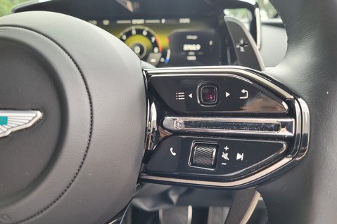 Aston Martin Vantage V8 42